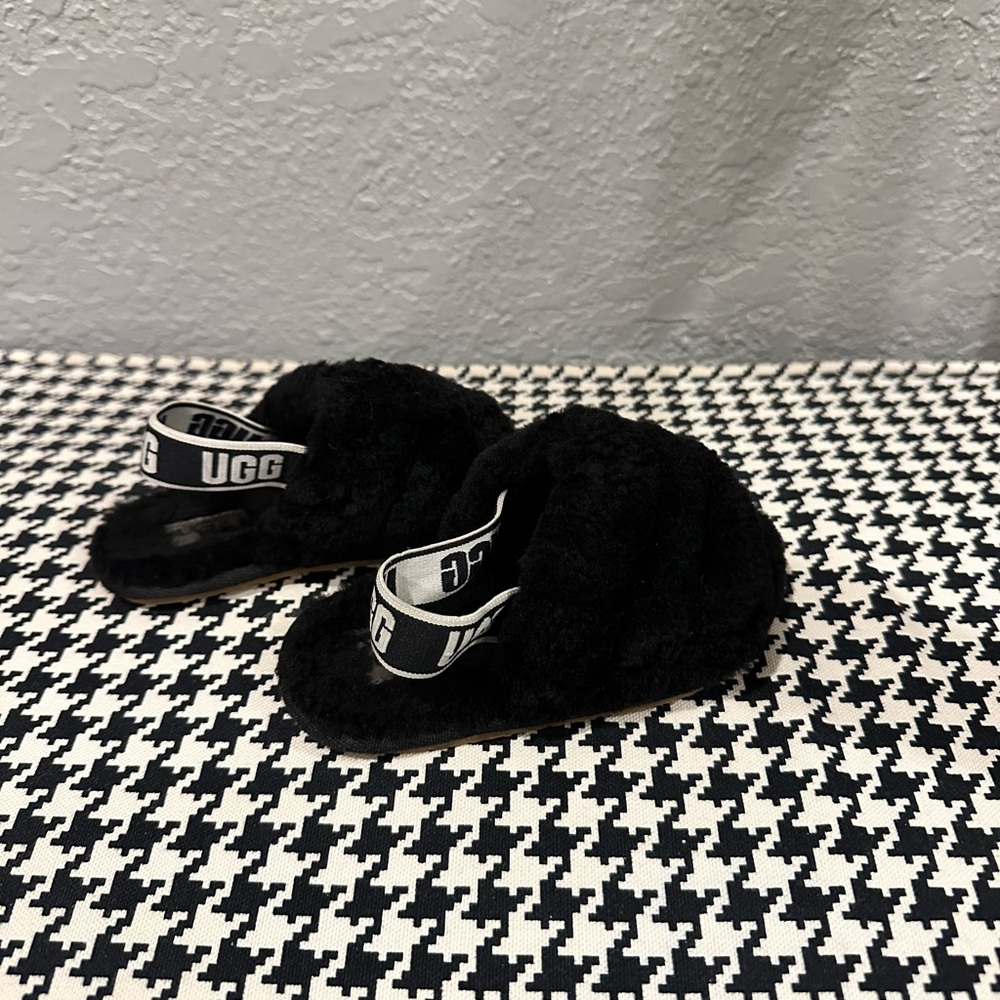 UGG Black Fluffy Slippers size 8 Toddler